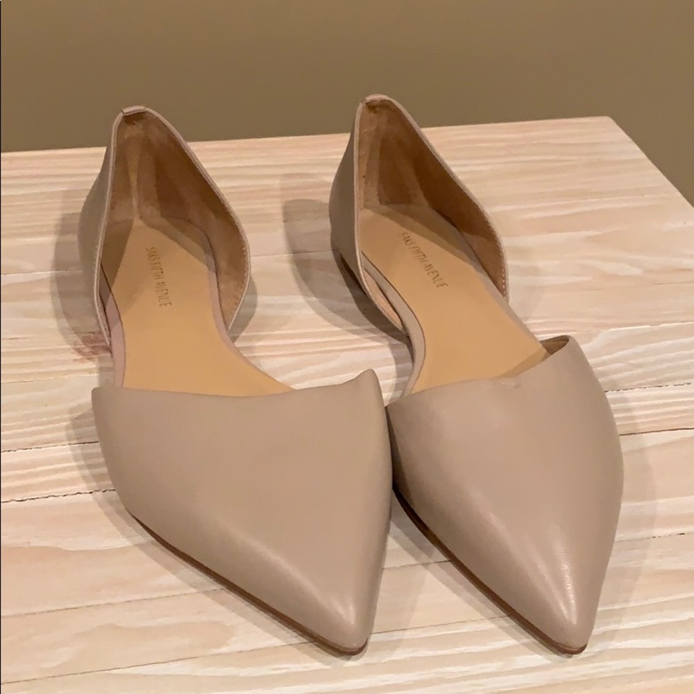 NWT Saks “Alexi” Flats Size 7 Taupe
